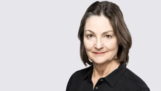 Фелисити Стедмэн живет в Оксфорде и специализируется на разрешении трудовых споров. Она - член комиссии медиаторов при Апелляционном суде Великобритании