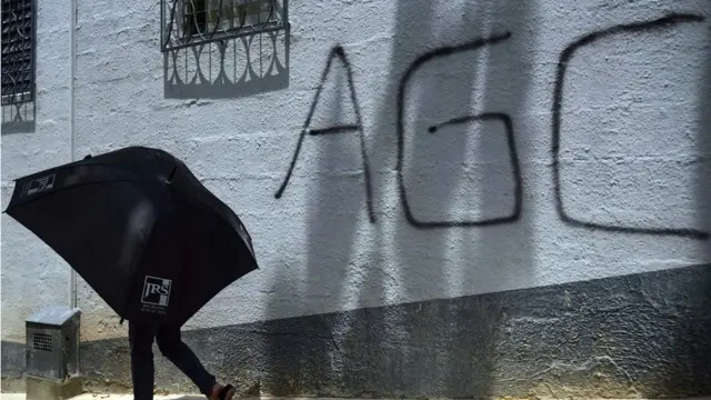 Pintada de las AGC en la ciudad de Medellín.