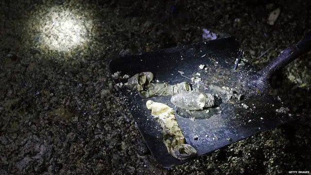 ਕੂੜੇਦਾਨ ਵਿੱਚ ਕੰਡੋਮ