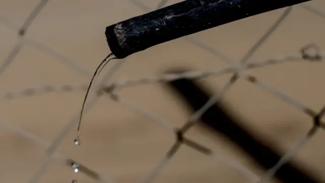 Cada gota de agua cuenta. Por eso las escuelas están reduciendo sus jornadas.