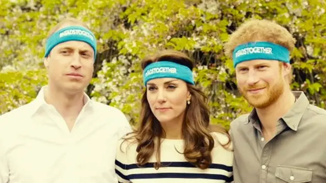 William, Kate Middleton e Harry com faixasbet365 cadastro bonuscabeça com o nome da Heads Together