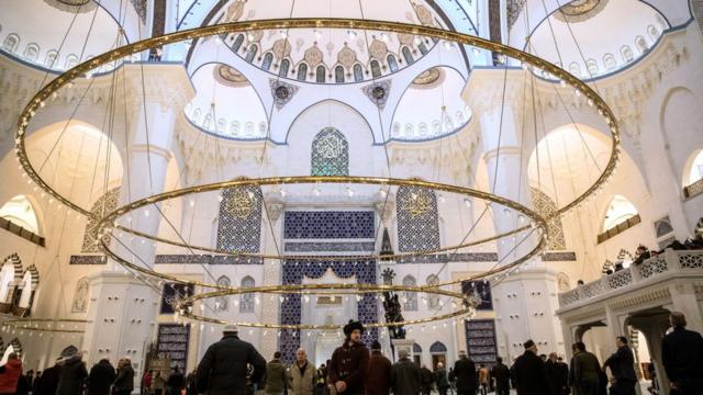 صورة من داخل المسجد