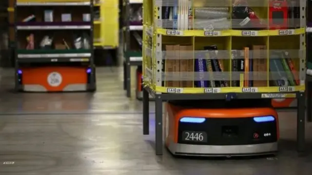 아마존은 이미 창고에서의 제품 운반을 위해 수천 대의 로봇을 사용하고 있다