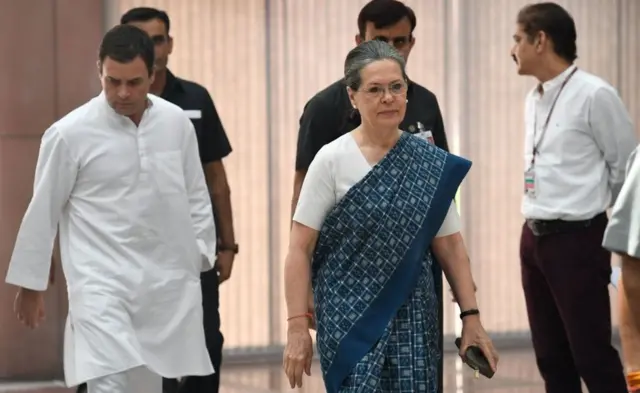 જો આ પરિવારને ત્યાગી દેવામાં આવે તો, કદાચ કોંગ્રેસ જરા તૂટી પણ જાય. તો પણ એ કોંગ્રેસ માટે સારું છે