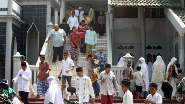 Warga Ahmadiyah juga merupakan kelompok minoritas yang sering didiskriminasi