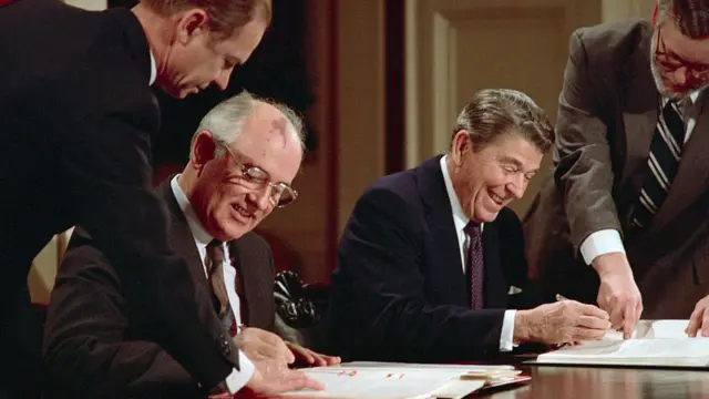 Qorbaçov və Reagan