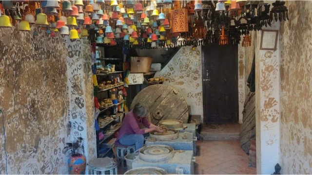 माटोको कला सिक्दै पर्यटक