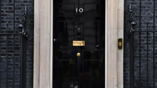 Входная дверь на Даунинг Стрит 10