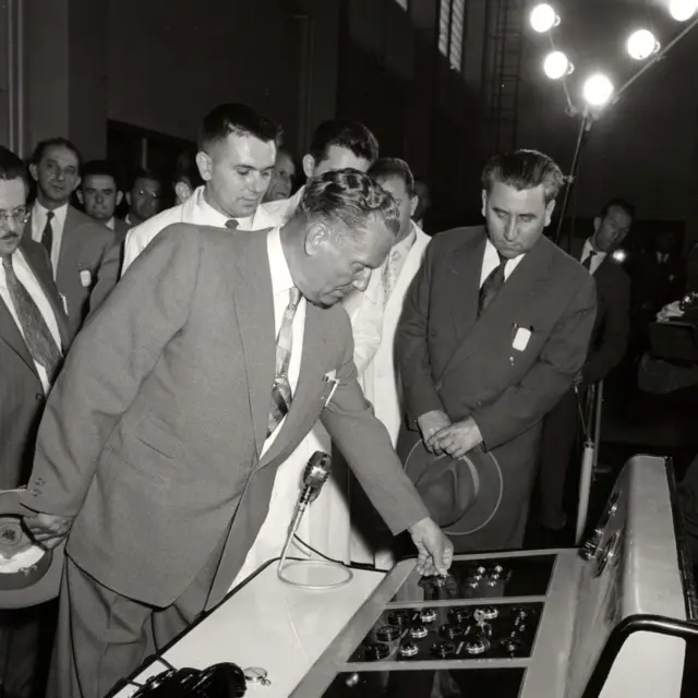 Тито в институте ядерных исследований "Винча в 1958 году