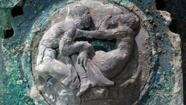 எரிமலை சாம்பலில் கிடைத்த தேர்