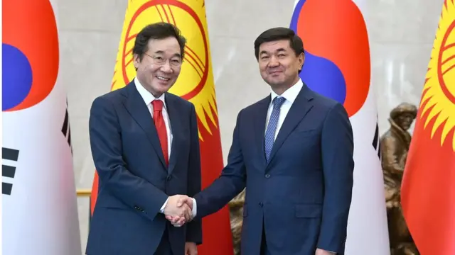 Мухаммедкалый Абылгазиев жана Ли Нак Ён