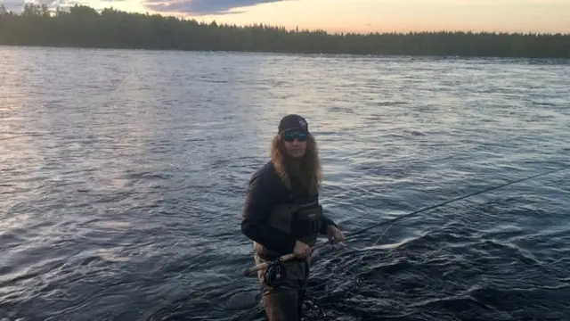 جاي بارتليت في رحلة لصيد السمك