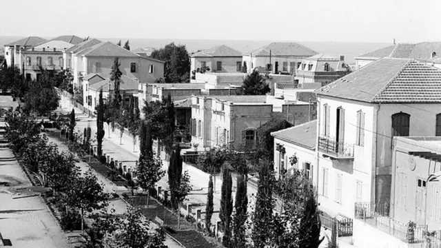 یهودیان سال‌ها پیش از تاسیس اسرائیل در فلسطین، مستعمره‌های یهودی مستقلی ایجاد کردند که توسط نهادهای اداری آژانس یهود اداره می‌شدند