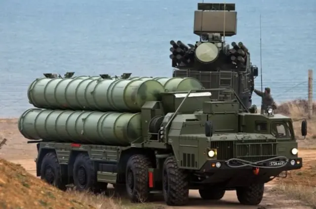 A Russian S-400 anti-aircraft weapon system in Crimea