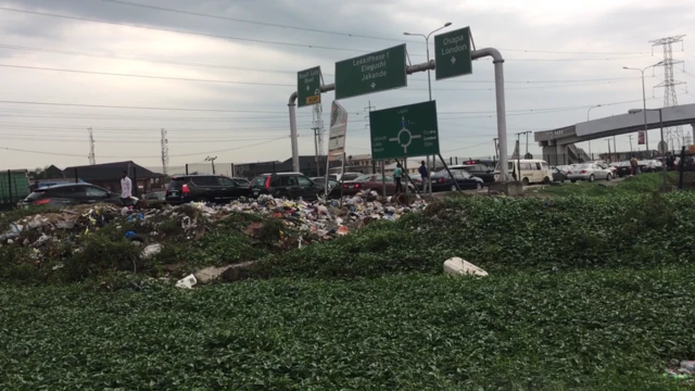 Water Hyacinth wey don block di Osapa London Canal fpor Lekki-Epe expressway