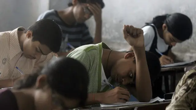 Murid SSC di Vivekanand High School, India.