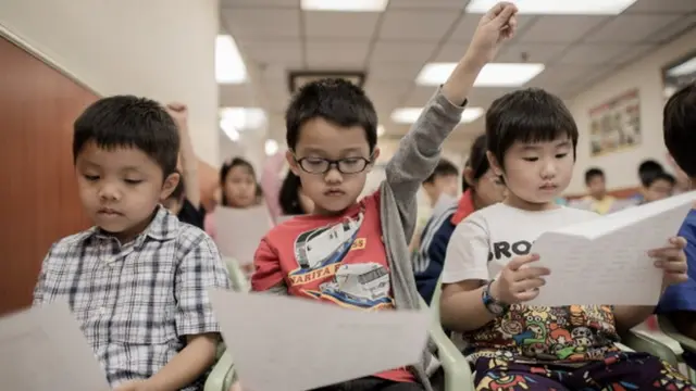 تلاميذ في مدرسة بهونغ كونغ