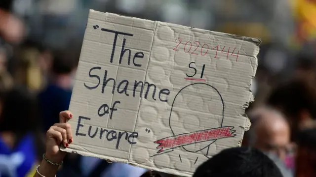 Демонстрант с плакатом