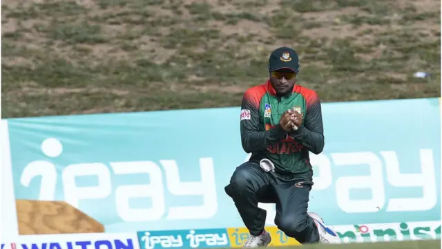 সাই হোপের উইকেট ক্যাচ ধরছেন সাকিব আল হাসান