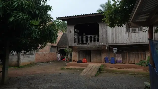 บ้านเรือนในชุมชนมุสลิมแห่งหนึ่งใน อ.ธารโต จ.ยะลา