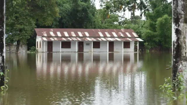 પાણીમાંથી ડૂબતાં બચેલું પાકું મકાન