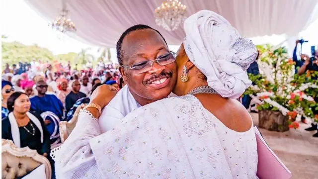 Abiola Ajimọbi ati Florence di mọ ara wọn