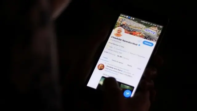 మార్చ్ 2019లో మోదీ తన పేరు పక్కన చౌకీదార్ అని చేర్చుకున్నారు.