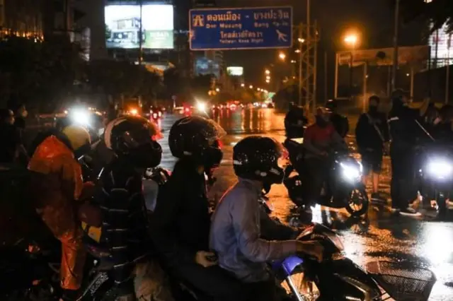 รถจักรยานยนต์คือพาหนะที่เห็นได้ทั่วไปในระหว่างการรวมตัวของกลุ่มทะลุแก๊ส