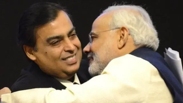 मुकेश अंबानी और नरेंद्र मोदी