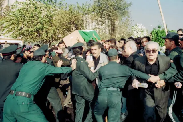 تشییع جنازه فروهرها