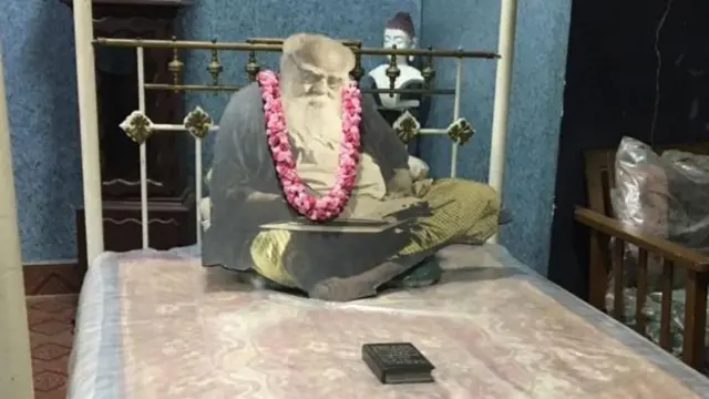 பெரியார் சிலை