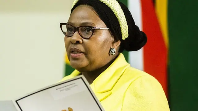 Trois mois de salaire retenus dans les émoluments de la ministre sud-africaine de la défense qui seront versés à la lutte contre le coronavirus