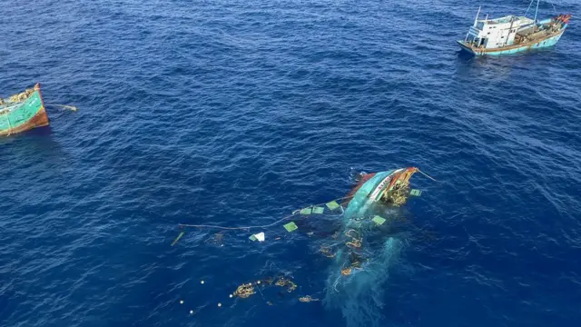 Indonesia sink foreign fishing boats