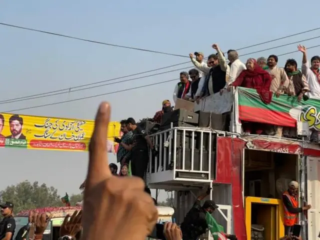 इमरान ख़ान के मार्च में आए लोग