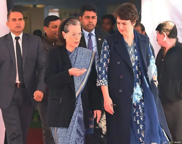 સોનિયા ગાંધી અને પ્રિયંકા ગાંધી