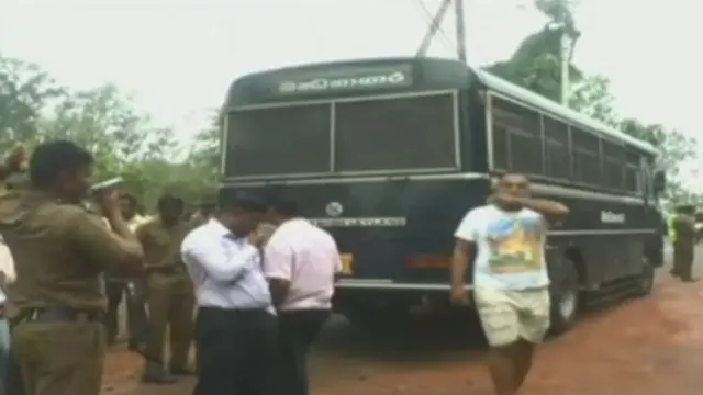 ප්රහාරයට ලක් වූ බන්ධනාගාර රථය