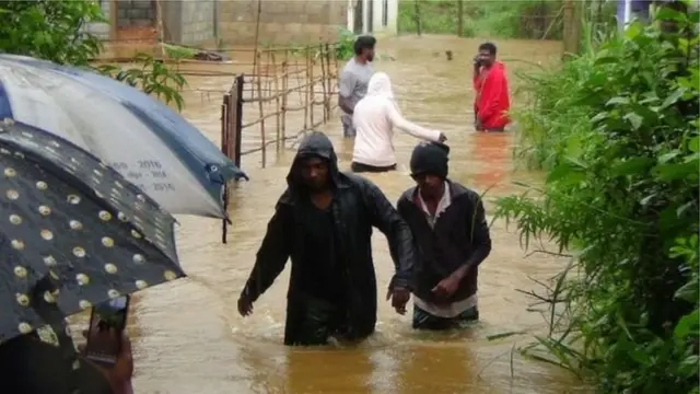 இலங்கையில் பெரு மழையால் நீரில் மூழ்கிய நகரங்கள்