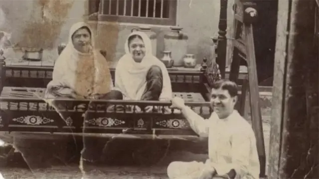 ముఖి కుటుంబ సభ్యులు