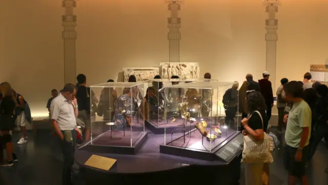 نمایی از نمایشگاه «تجمل و قدرت: ایران تا یونان» در موزه بریتانیا