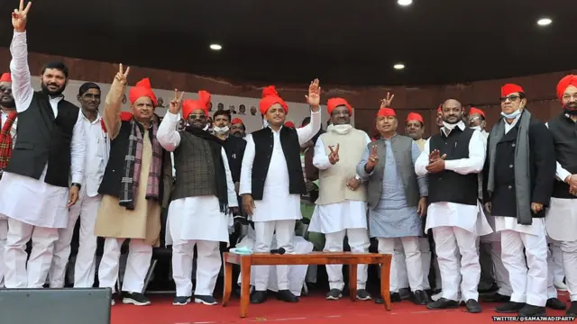सपा में शामिल हुए बीजेपी नेता