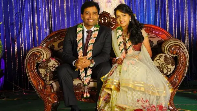 अपनी पत्नी के साथ आलोक मदासानी.