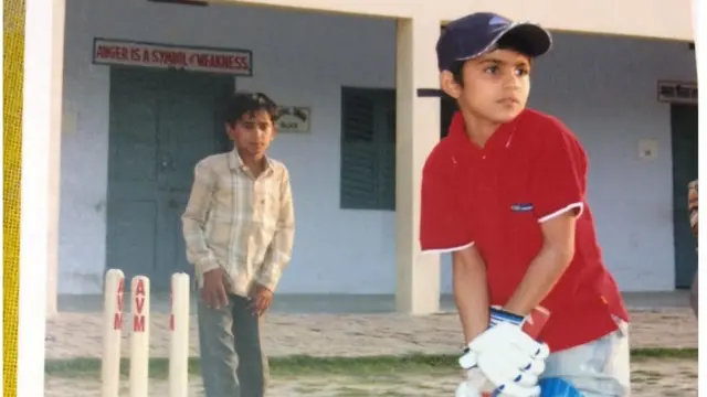 बचपन में क्रिकेट खेलता हुआ शुबमन