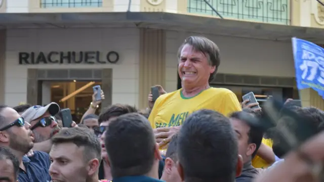 Bolsonaro no momentogiros gratis bet365que levou facada durante evento eleitoralgiros gratis bet365Juizgiros gratis bet365Fora