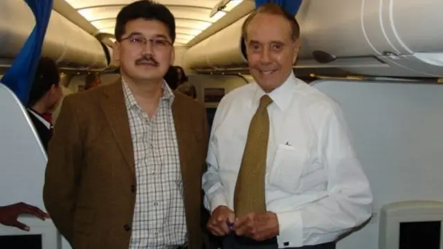 Америка саясатынын алпы Боб Доул жана жазуучу, тарыхчы Арслан Капай уулу Койчиев