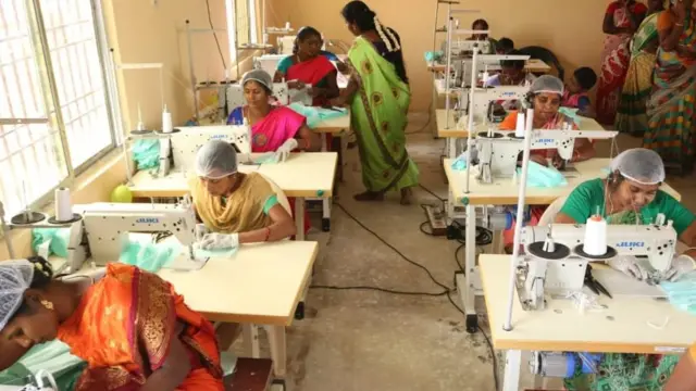 தினமும் 50 லட்சம் முகக்கவசங்கள் தயாரித்து அசத்தும் தமிழ் பெண்கள்