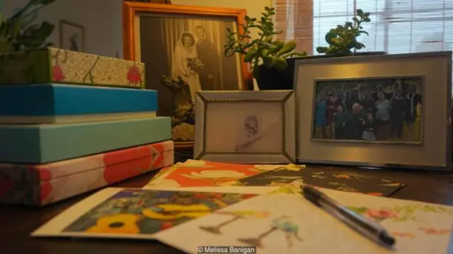 편지 쓰기는 지금 우리가 처한 위기 안에서 가족, 친구들과 연락을 유지하기 위한 방법이다 (출처: 멜리사 베니건)