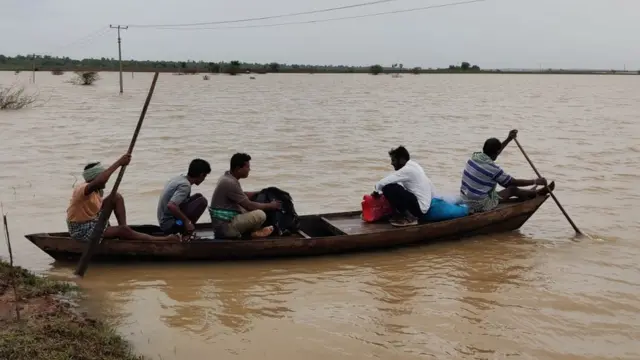 గోదావరికి వరదలు