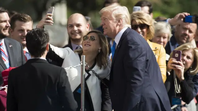 সমর্থকদের সাথে ডোনাল্ড ট্রাম্প