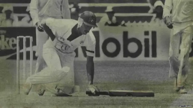 1981मध्ये ऑस्ट्रेलिया आणि इंग्लंडदरम्यानच्या कसोटी सामन्यात डेनिस यांनी आयन बॉथम यांची विकेट घेतली होती.