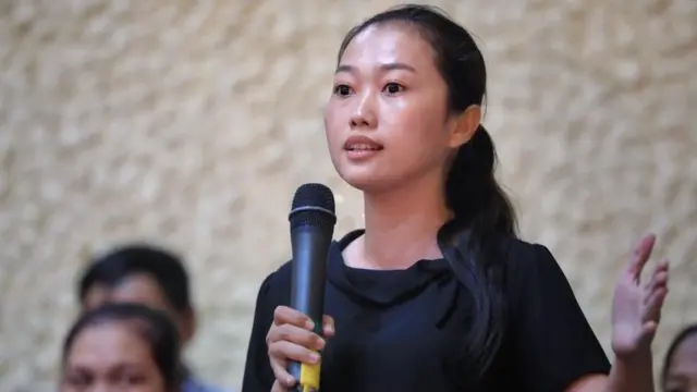 Nguyễn Thùy Dương trong một lần chất vấn các đại biểu quốc hội